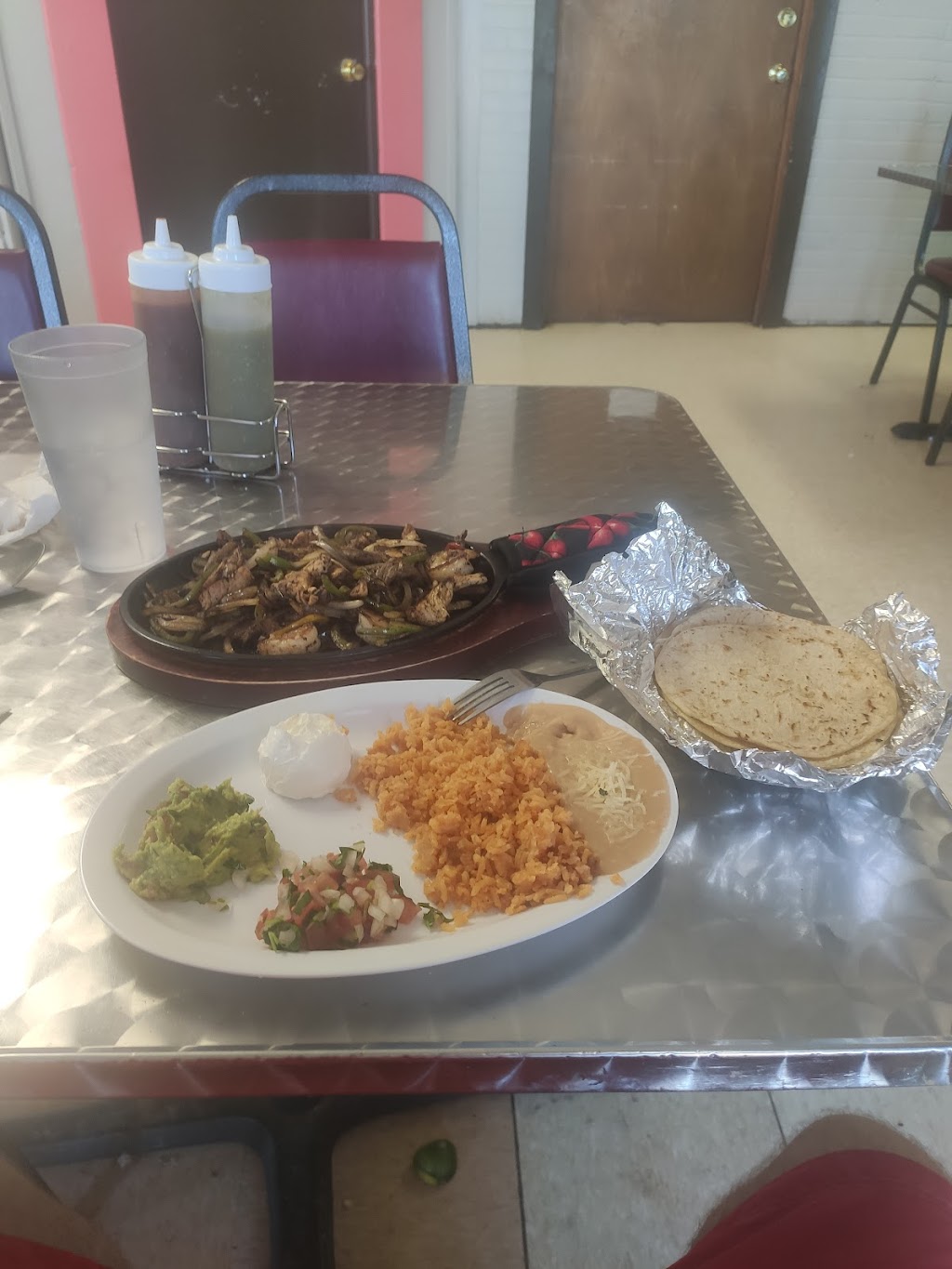 El Carnitas Mexican Grill | restaurant | 217 E Owen K Garriott Rd, Enid, OK 73701, USA | 5802975175 OR +1 580-297-5175