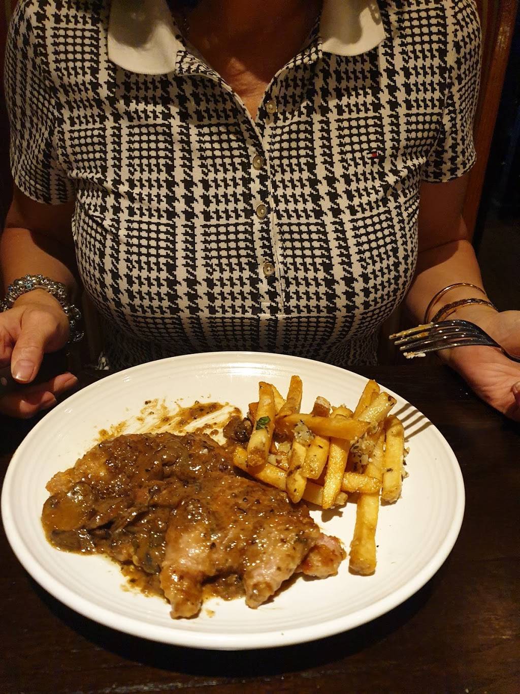 Carrabbas Italian Grill | restaurant | 2370 SW College Rd, Ocala, FL 34471, USA | 3528670240 OR +1 352-867-0240