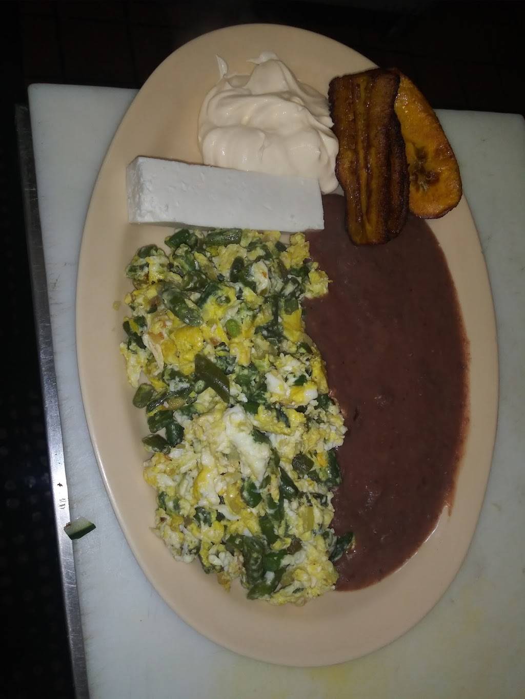 Pupuseria y Restaurante centroamericano. Victorias | restaurant | 8120 Avalon Blvd, Los Angeles, CA 90003, USA | 3232392523 OR +1 323-239-2523