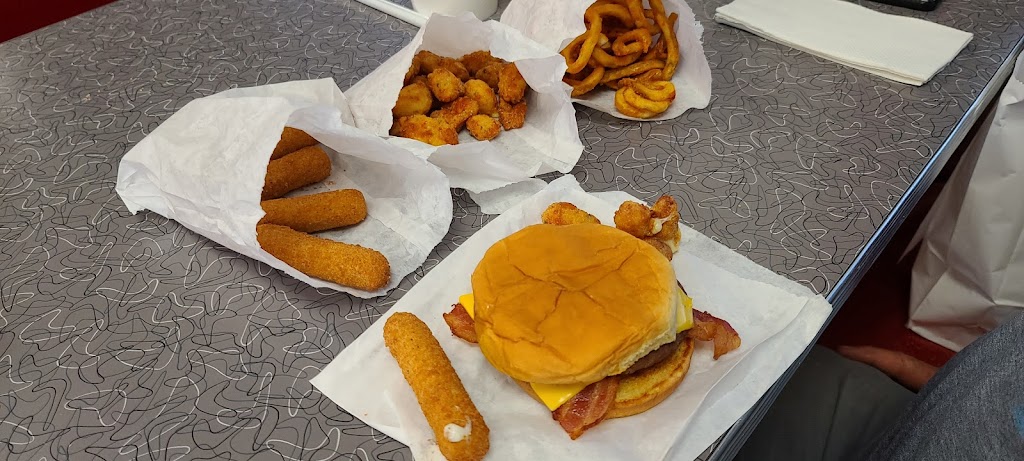 Flashback Diner | restaurant | 210 West Santa Fe Trail Boulevard, Lakin, KS 67860, USA | 6203557060 OR +1 620-355-7060