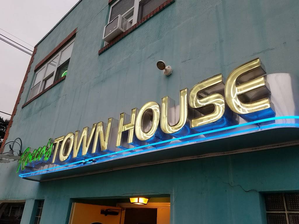 Roccos Town House | restaurant | 21 N 3rd St, Hammonton, NJ 08037, USA | 6095619384 OR +1 609-561-9384