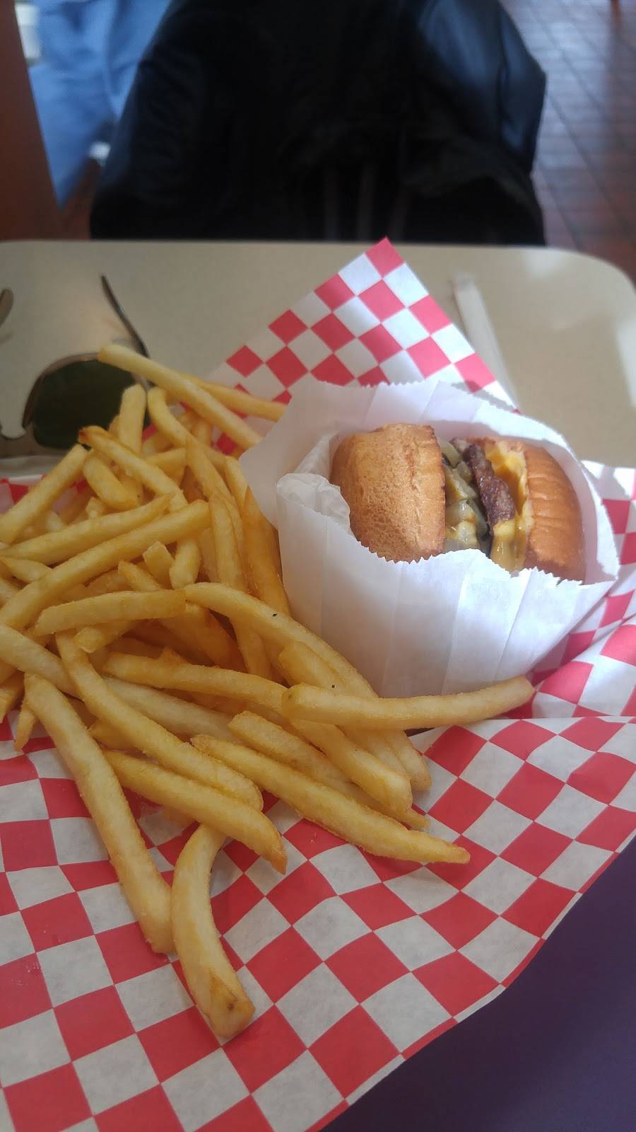 Drifters Hamburgers | restaurant | 1485 Jamboree Dr, Colorado Springs, CO 80920, USA | 7192641512 OR +1 719-264-1512