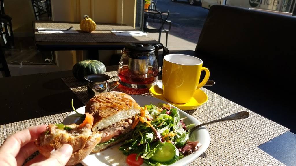 Paper Moon | restaurant | 521 Bloomfield Ave, Montclair, NJ 07042, USA | 9737464201 OR +1 973-746-4201