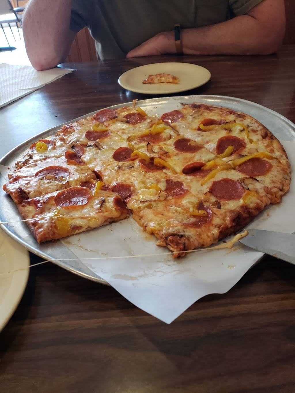 Bordenaros Pizza & Pasta | restaurant | 6108 SW 9th St, Des Moines, IA 50315, USA | 5152871607 OR +1 515-287-1607