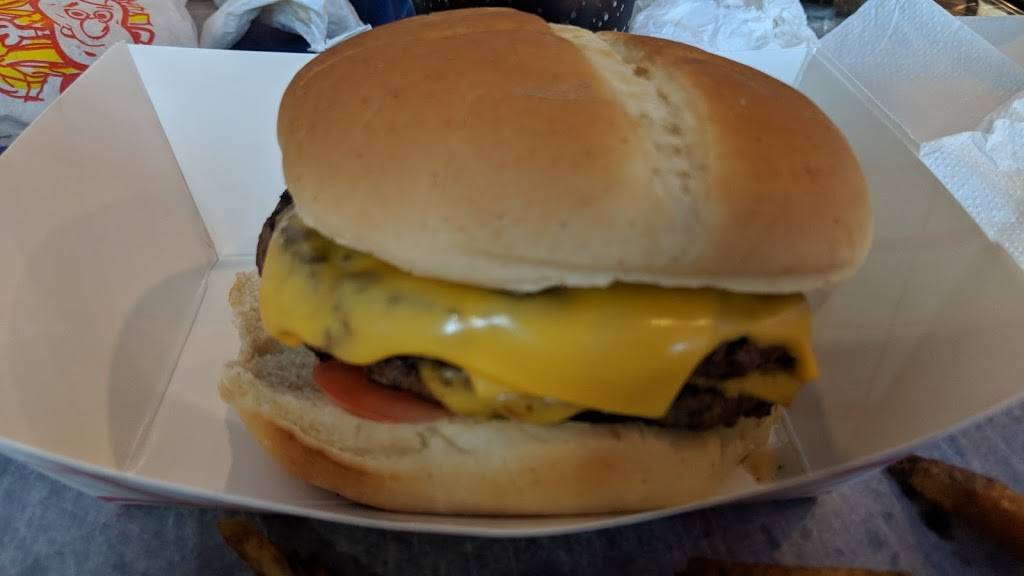 Juicy Burger / Scoops & Sprinkles | restaurant | 876 Connetquot Ave, Islip Terrace, NY 11752, USA | 6314464446 OR +1 631-446-4446