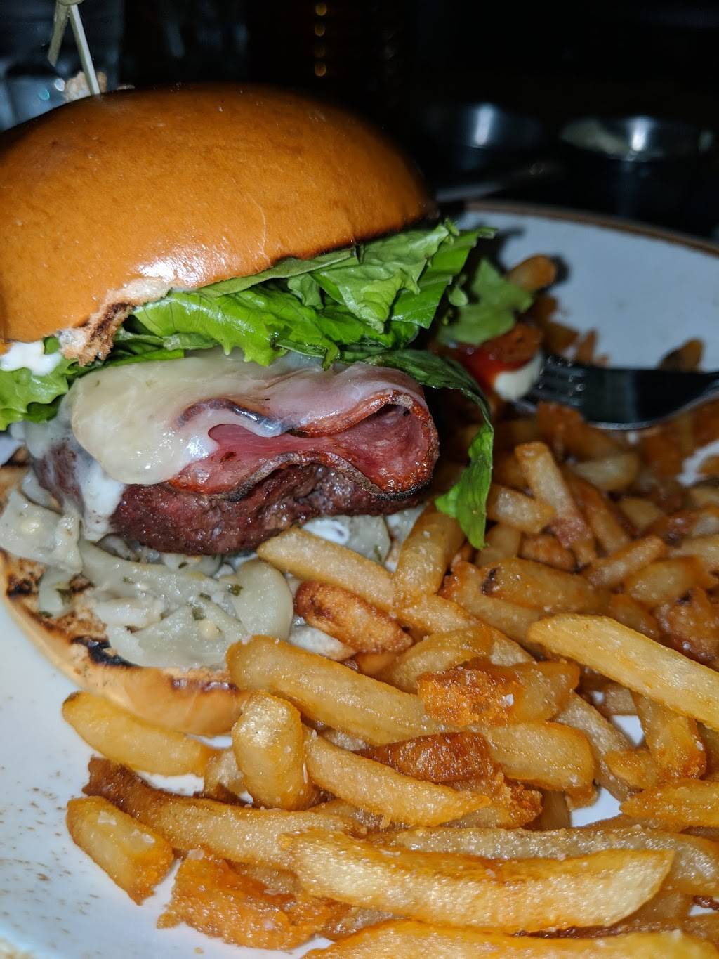 Industria Pizzeria + Bar | restaurant | 582 Chemin de Touraine, Boucherville, QC J4B 5E4, Canada | 4506417167 OR +1 450-641-7167