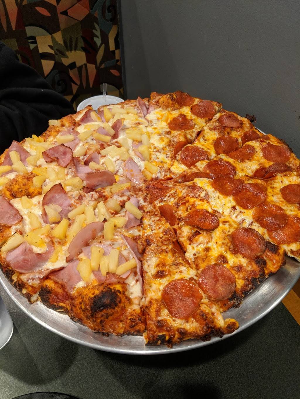 Round Table Pizza | meal delivery | 732 N Brea Blvd, Brea, CA 92821, USA | 7146712821 OR +1 714-671-2821
