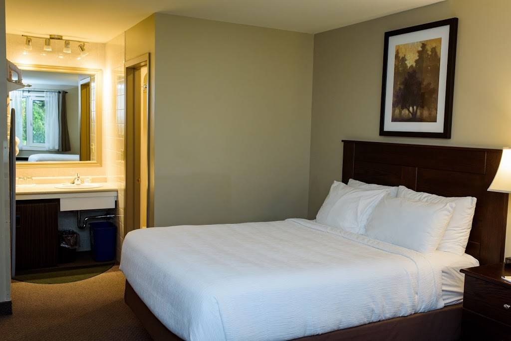 Hessenland Inn | restaurant | 72981 ON-21, Zurich, ON N0M 2T0, Canada | 8665437736 OR +1 866-543-7736