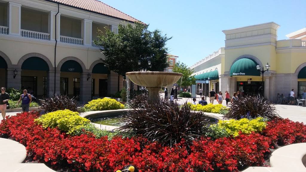 Chipotle Mexican Grill | restaurant | 1090 The Arches Cir, Deer Park, NY 11729, USA | 6315860301 OR +1 631-586-0301