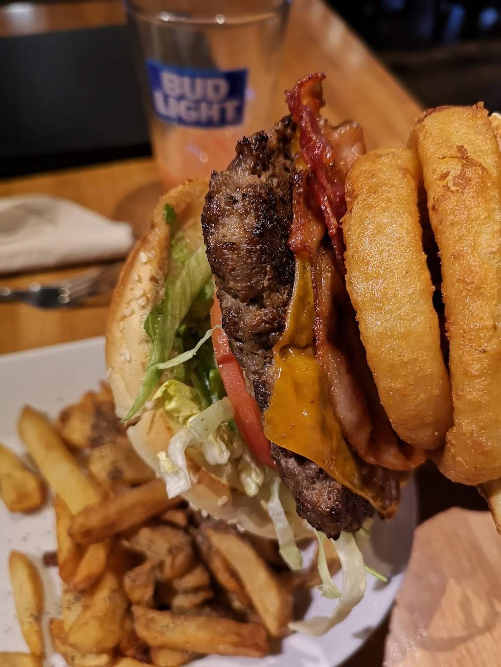 Tailgators | restaurant | 1642 Merivale Rd, Nepean, ON K2G 4A1, Canada | 6132240249 OR +1 613-224-0249