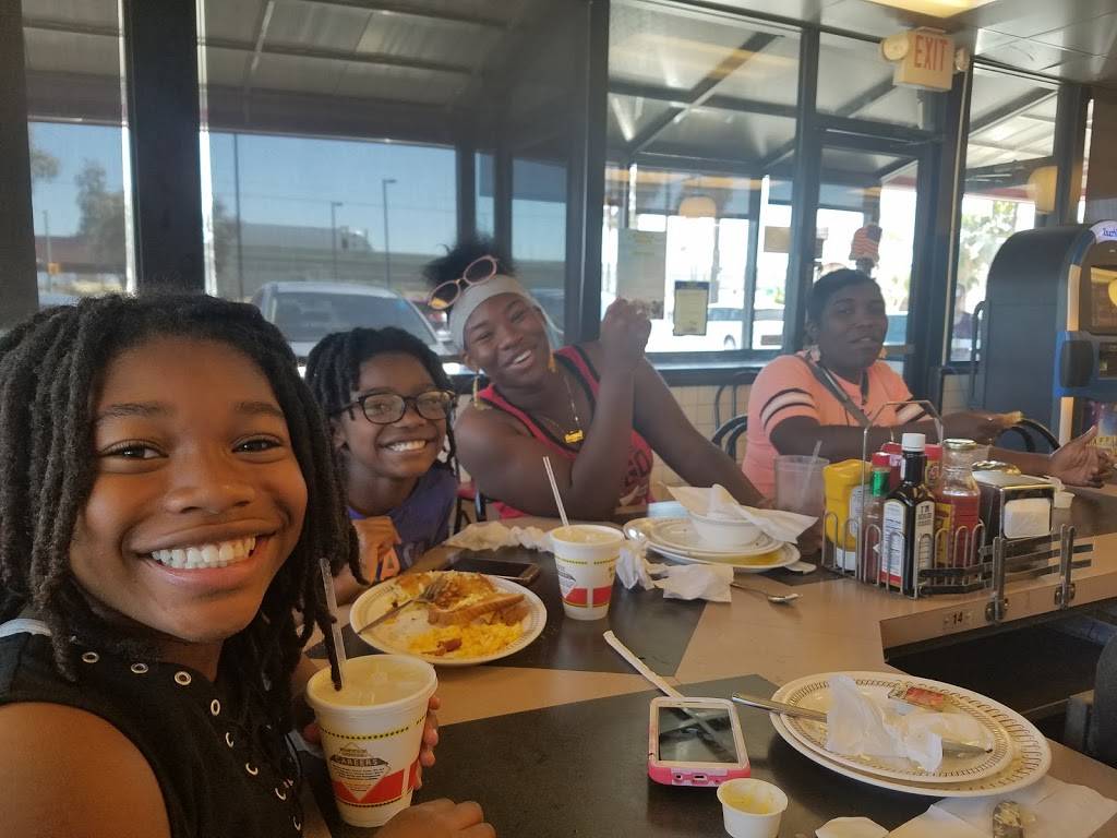 Waffle House | restaurant | 709 W Starr Pass Blvd, Tucson, AZ 85713, USA | 5207929393 OR +1 520-792-9393