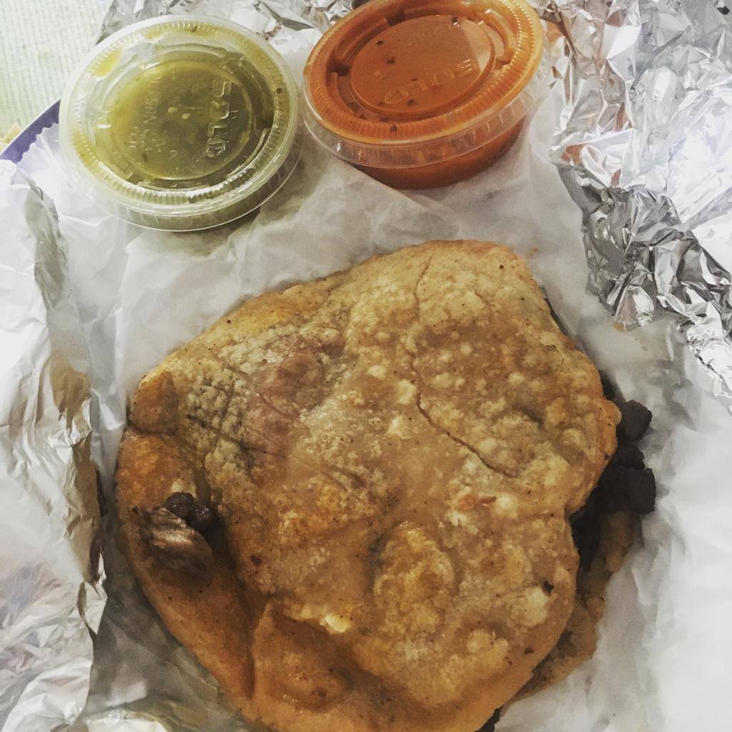 La Barca El Taconazo | restaurant | 2311 S 49th Ave, Cicero, IL 60804, USA | 7084776746 OR +1 708-477-6746