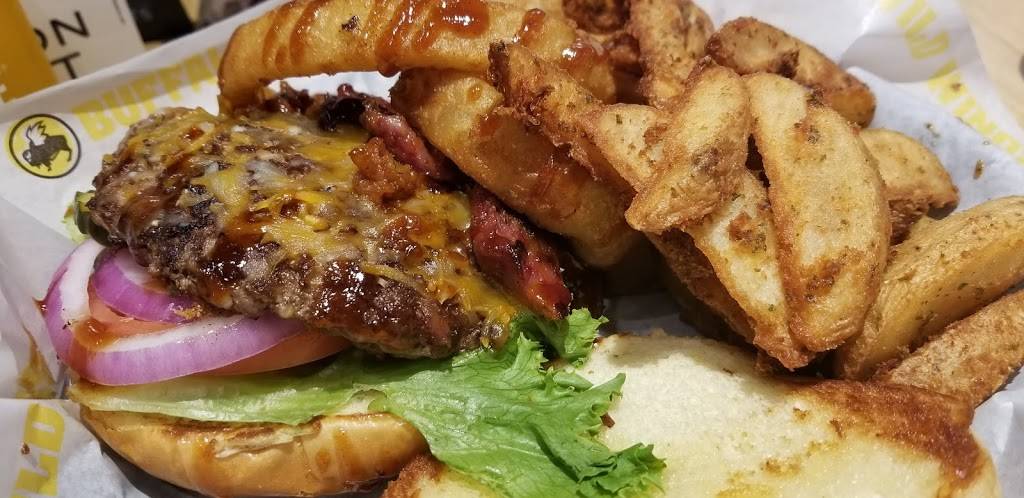 Buffalo Wild Wings | restaurant | 1630 Ritchie Station Ct, Walker Mill, MD 20743, USA | 3013244870 OR +1 301-324-4870