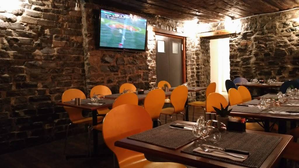 LEscale Bistro et Crêperie | restaurant | 2 Rue du Petit Champlain, Québec, QC G1R 4S7, Canada | 5817416979 OR +1 581-741-6979