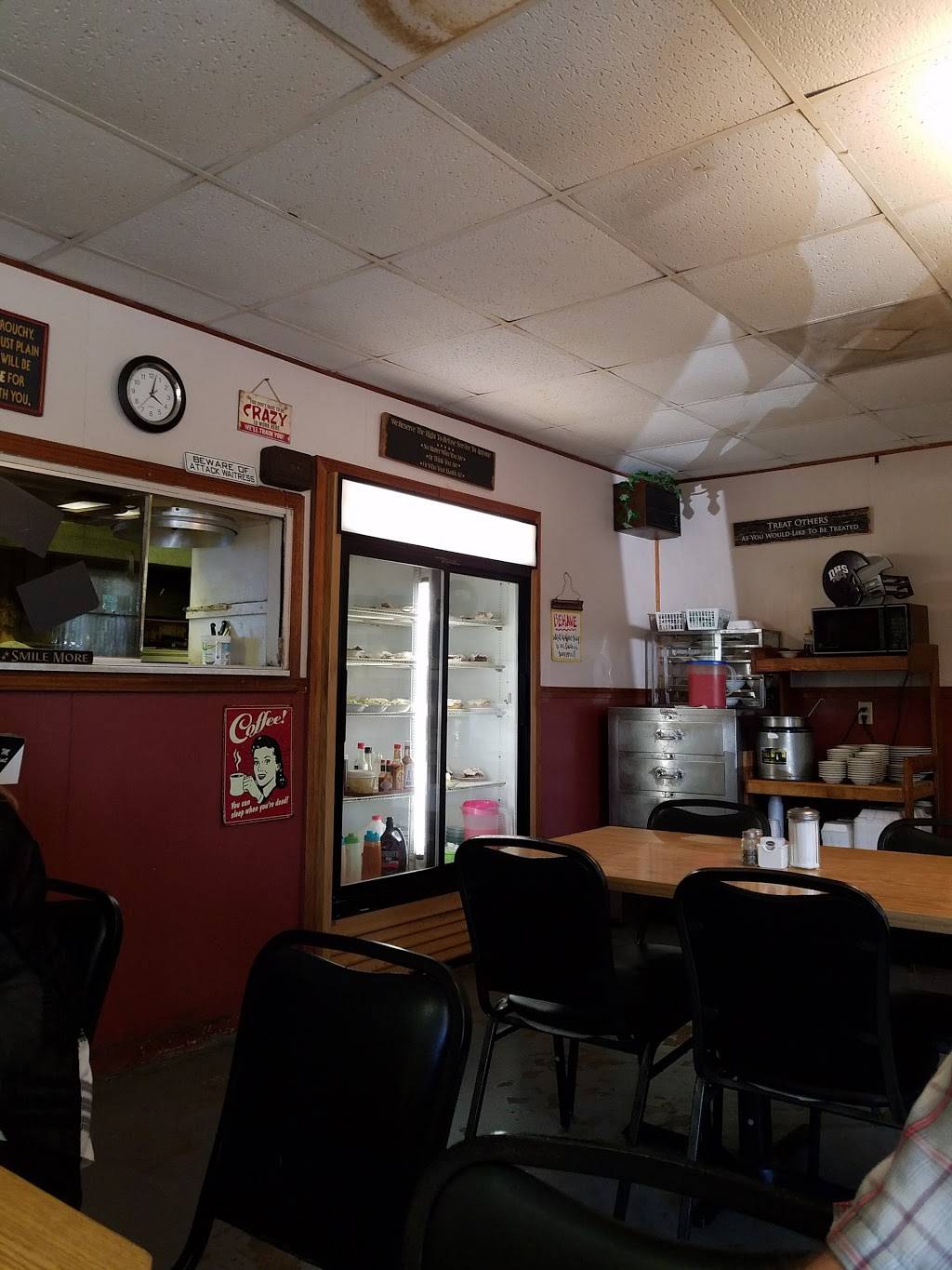 Triangle Restaurant | restaurant | 326 S Forrest St, Douglass, KS 67039, USA | 3167462071 OR +1 316-746-2071