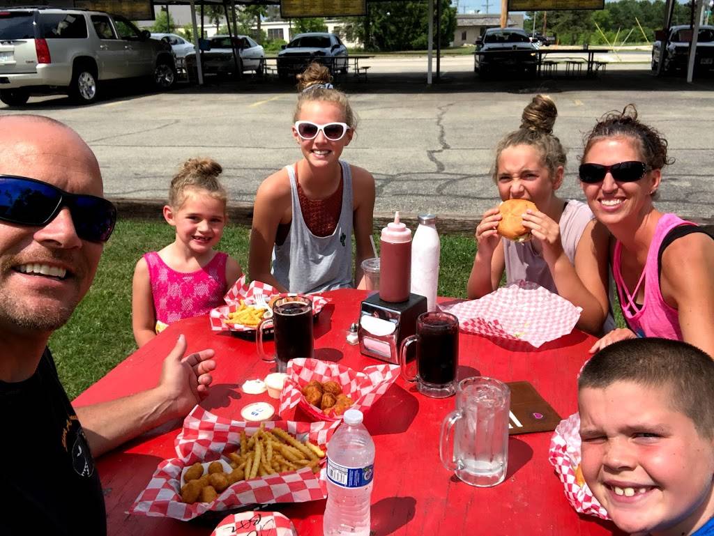 Charlies Drive-In | restaurant | 806 W Main St, Hortonville, WI 54944, USA | 9207796753 OR +1 920-779-6753