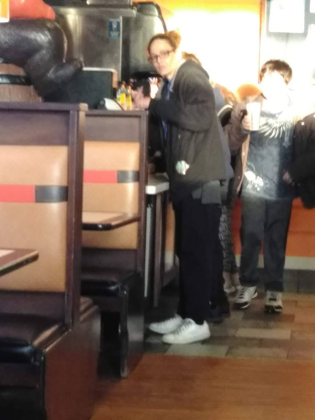 Long John Silvers | restaurant | 2616 N Maize Rd, Wichita, KS 67205, USA | 3166132729 OR +1 316-613-2729