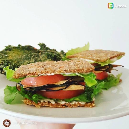 Rawlicious Hamilton | restaurant | 1044 King St W, Hamilton, ON L8S 1L5, Canada | 2893899997 OR +1 289-389-9997