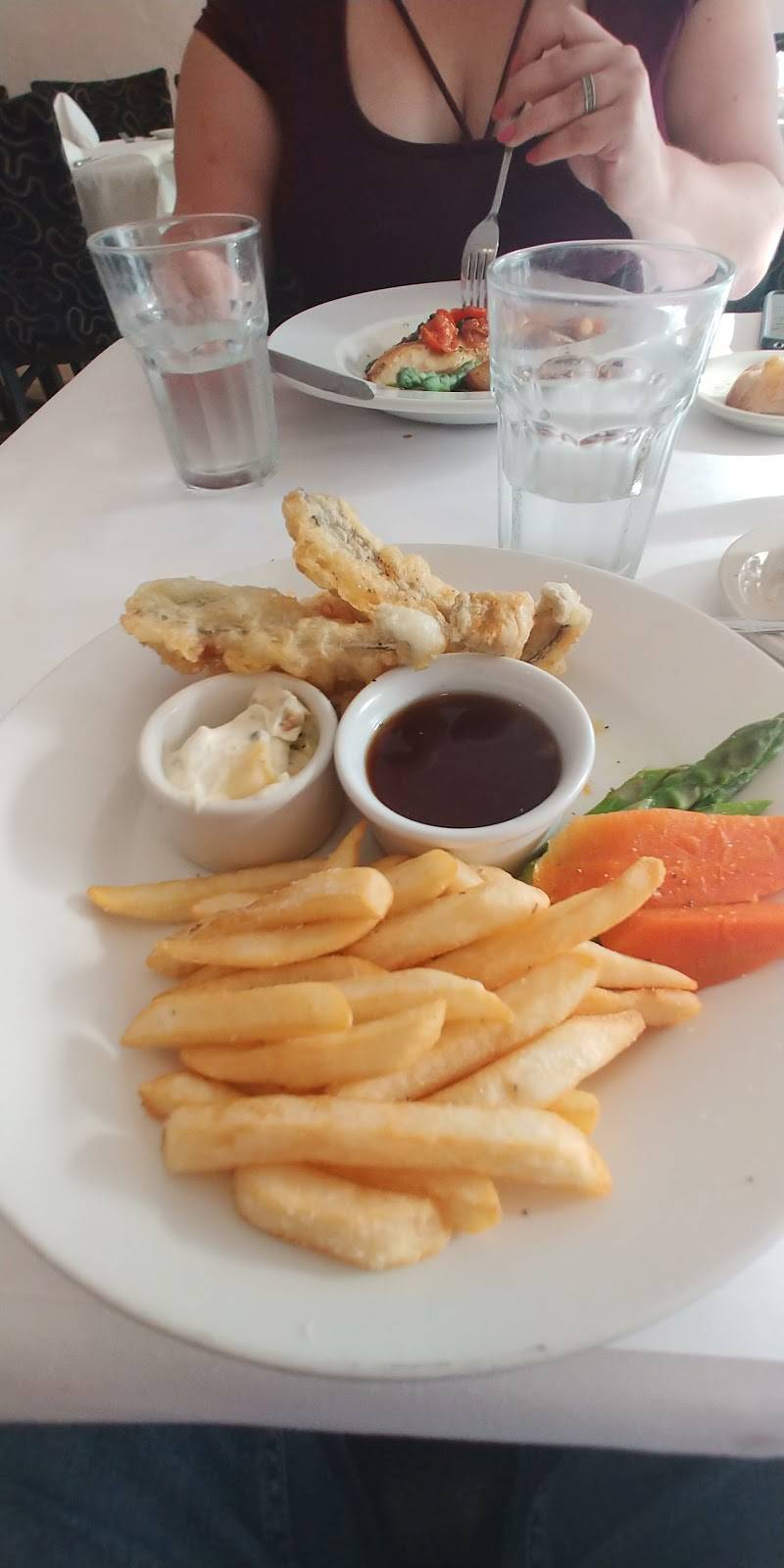 Maxs Grill | restaurant | 209 Forest Ave, Pacific Grove, CA 93950, USA | 8313757997 OR +1 831-375-7997