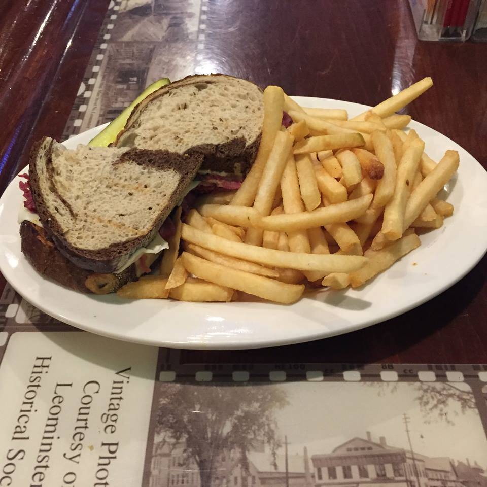 Columbia Tavern | restaurant | 16 Central Street, Rear, Leominster, MA 01453, USA | 9787518962 OR +1 978-751-8962