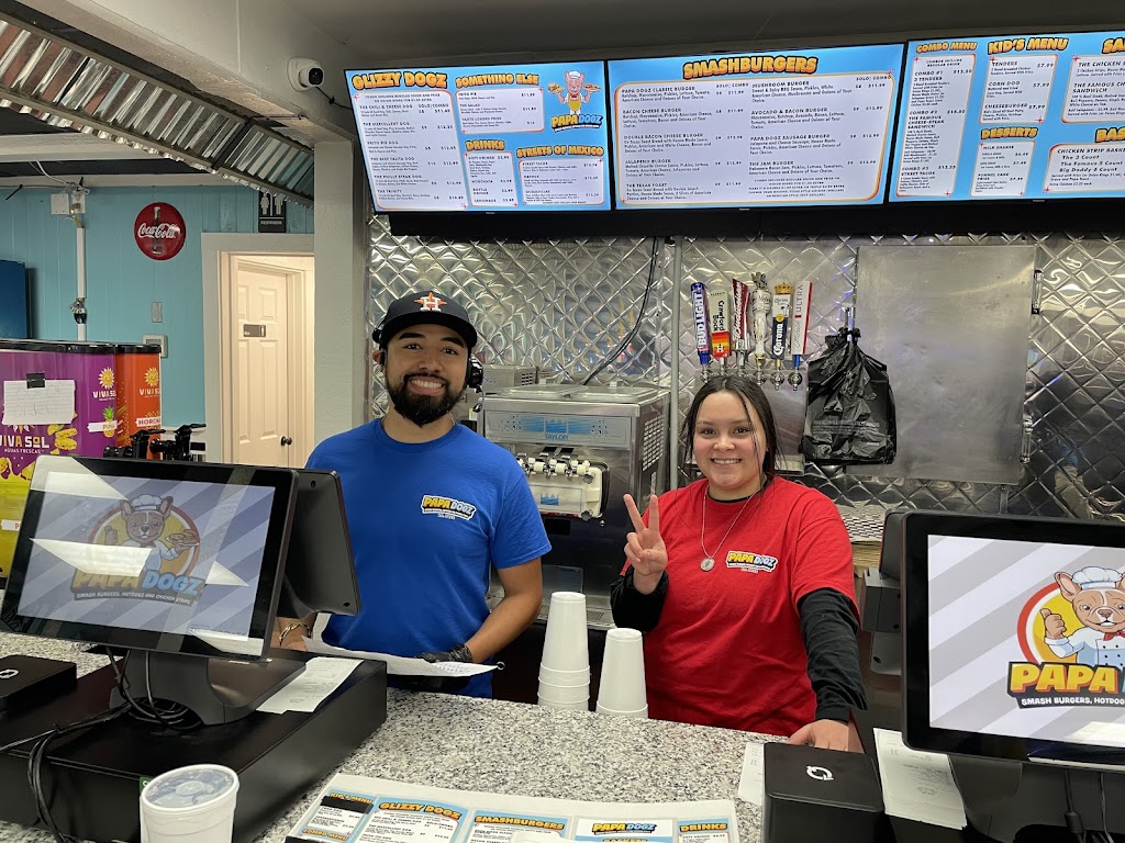 Papa Dogz | restaurant | 707 Dixie Dr, Clute, TX 77531, USA | 9795299455 OR +1 979-529-9455