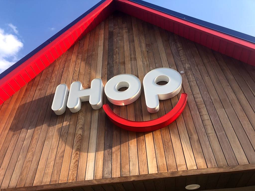 IHOP | restaurant | 551 NW, US-24, Topeka, KS 66608, USA | 7853549049 OR +1 785-354-9049