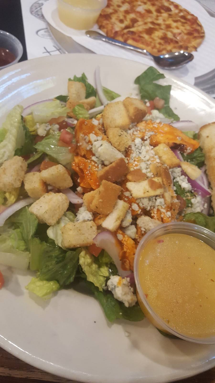 Carbones Pizza and Sports Bar | restaurant | 825 1st St SE, New Prague, MN 56071, USA | 9527585522 OR +1 952-758-5522