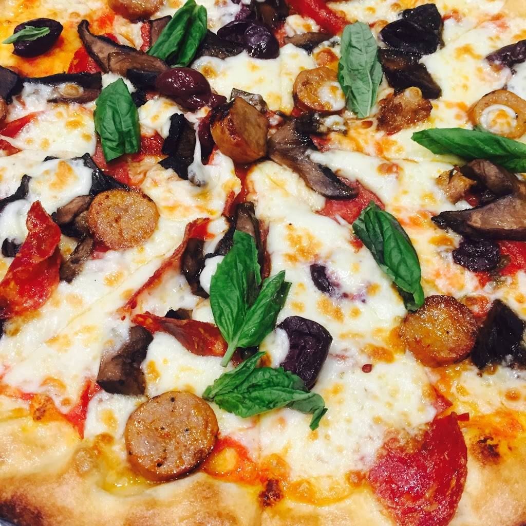 Justinos Wood Oven Pizza | restaurant | 125 Kerr St, Oakville, ON L6K 3A4, Canada | 9053388297 OR +1 905-338-8297