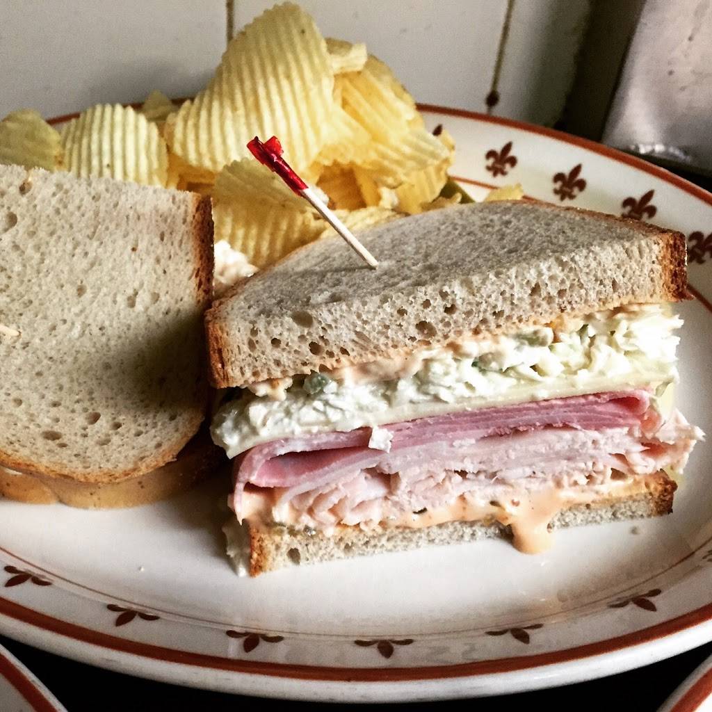 Charlottes Web | restaurant | 39 W Clinton St, Dover, NJ 07801, USA | 9733289387 OR +1 973-328-9387