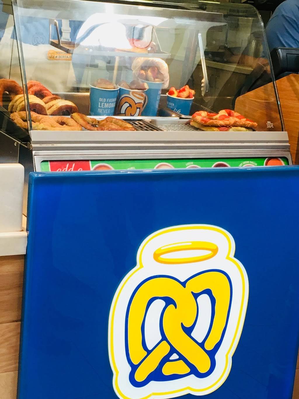 Auntie Annes | cafe | 472 Sun Valley Mall, Concord, CA 94520, USA | 9256769648 OR +1 925-676-9648