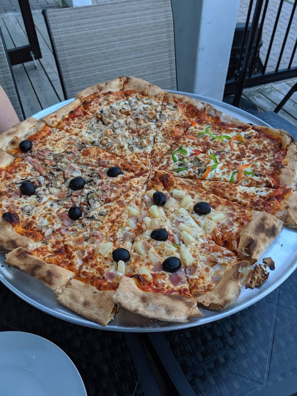 Le Feu De Bois | restaurant | 1126 Boulevard de Sainte-Adèle, Sainte-Adèle, QC J8B 0K2, Canada | 4502290200 OR +1 450-229-0200