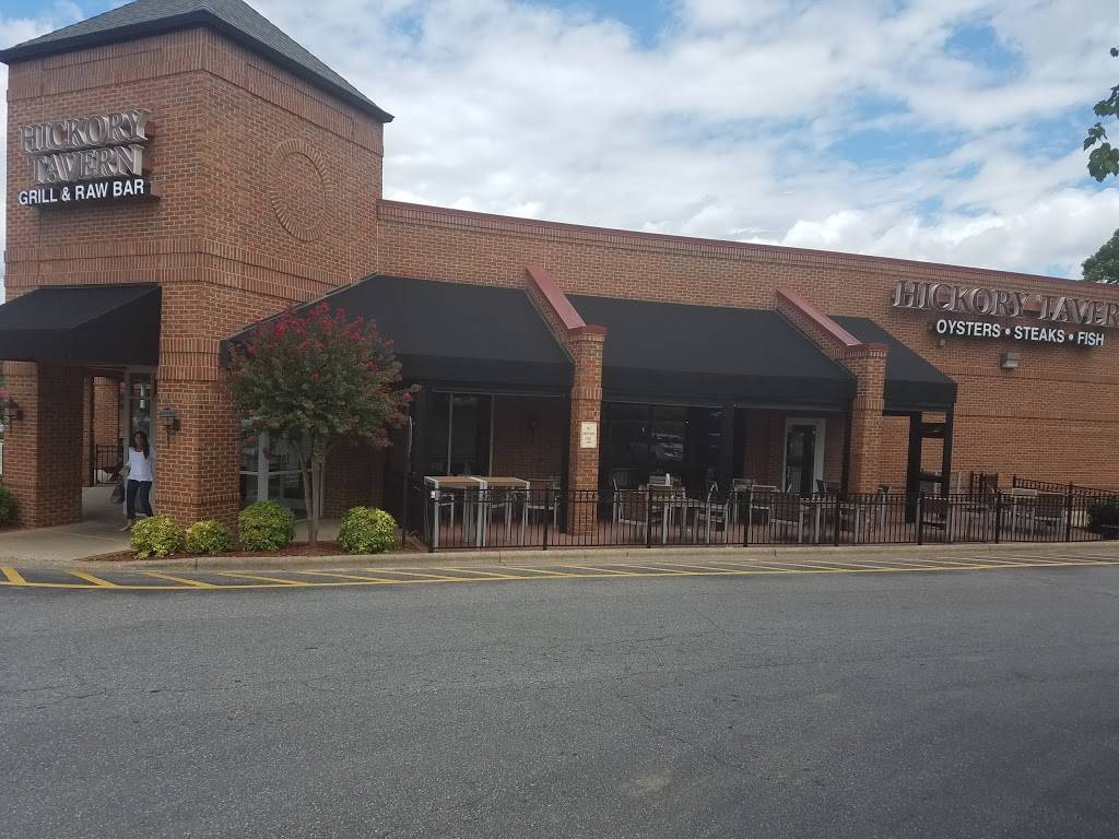 Hickory Tavern | restaurant | 2982 N Center St, Hickory, NC 28601, USA | 8283222699 OR +1 828-322-2699