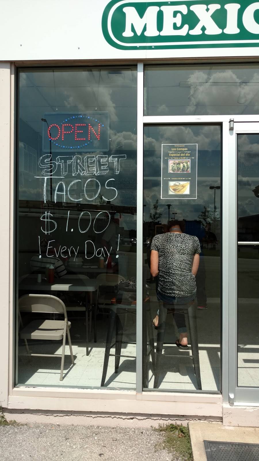 Hamburguesas Los Compas | restaurant | 240 Linwood Blvd, Kansas City, MO 64111, USA | 8164926363 OR +1 816-492-6363