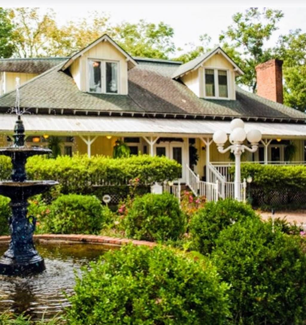 The Hilltop Restaurant | restaurant | 2030 Wells Rd, Orange Park, FL 32073, USA | 9042725959 OR +1 904-272-5959