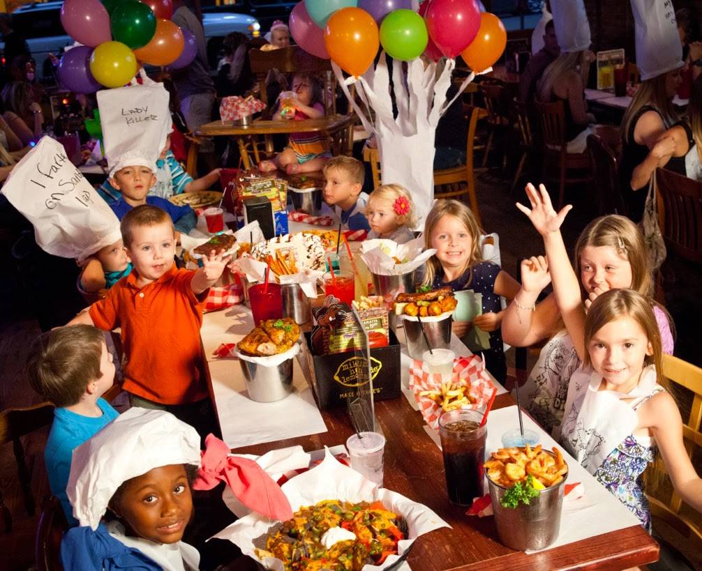 Dicks Last Resort Restaurant & Bar | restaurant | 8201 Vineland Ave, Orlando, FL 32821, USA | 3213293002 OR +1 321-329-3002