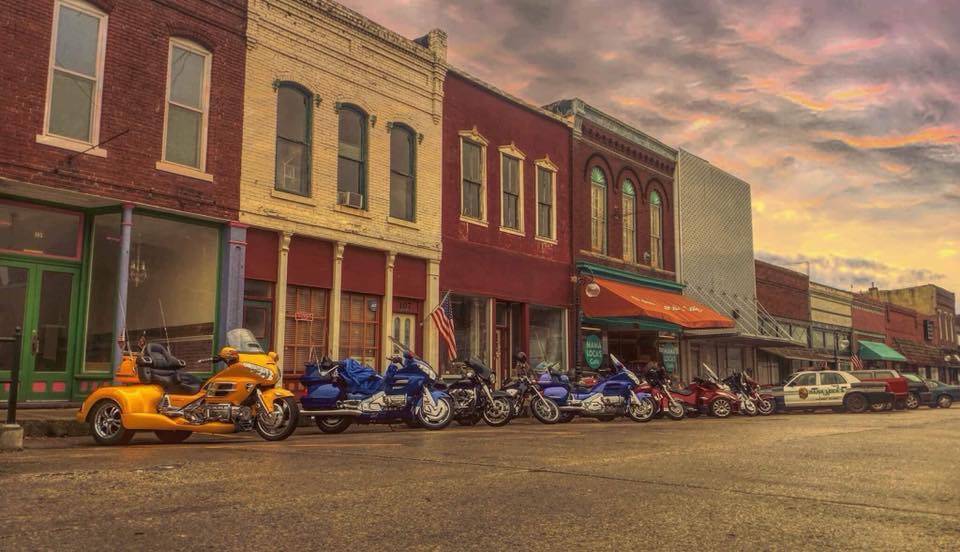 Mama Locas Cafe and Cantina | restaurant | 111 W Main St, Ash Grove, MO 65604, USA | 4176722200 OR +1 417-672-2200