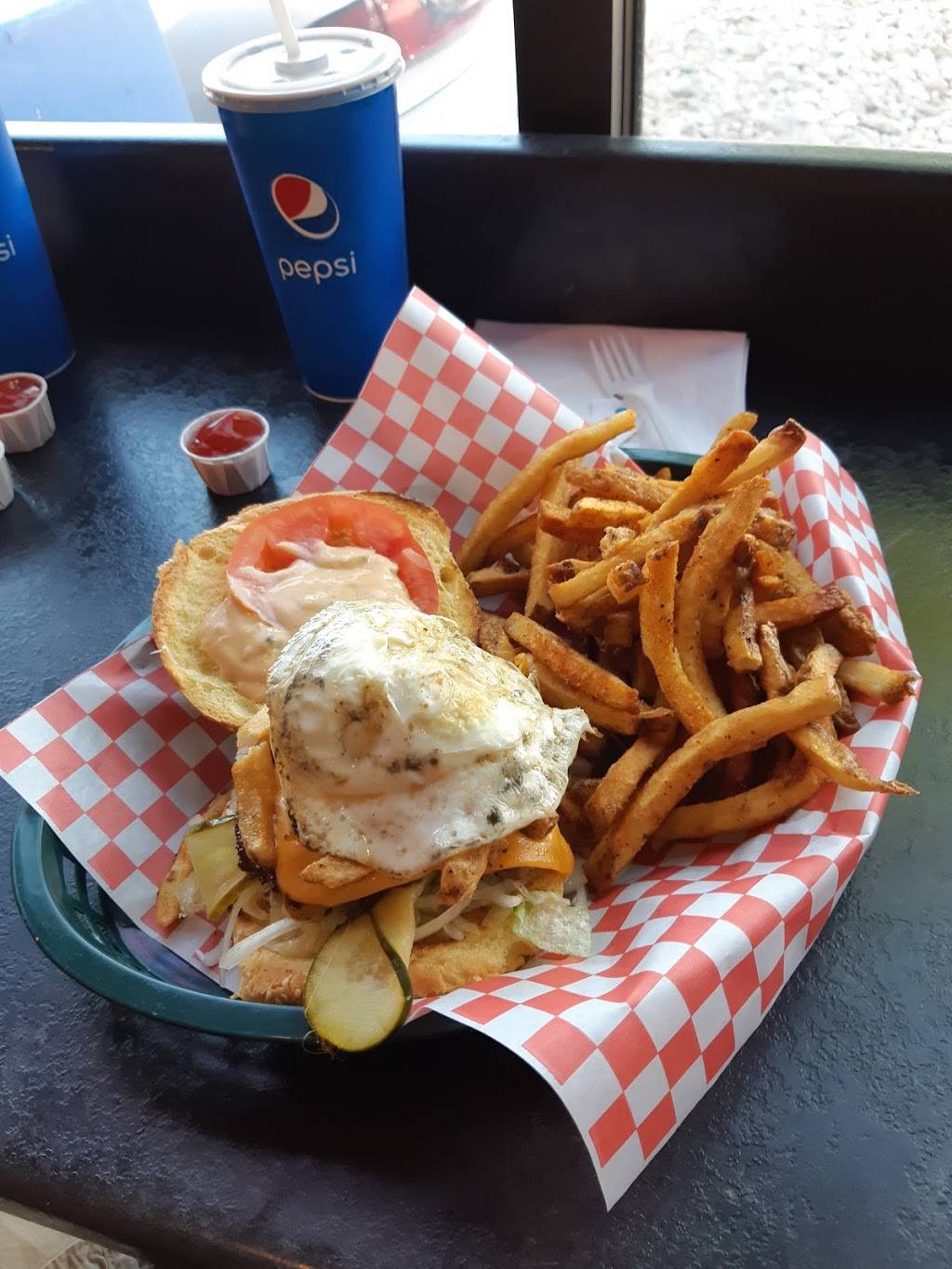 Simons Prime Hamburgers | restaurant | 3580 Tecumseh Rd E, Windsor, ON N8W 1H6, Canada | 5199151397 OR +1 519-915-1397