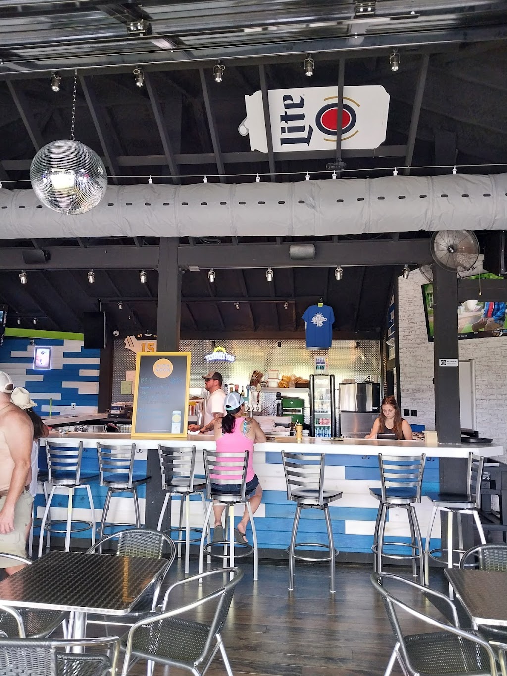 Pier 15 | restaurant | 12046 Sandbar Ln, Biloxi, MS 39532, USA | 2287071515 OR +1 228-707-1515
