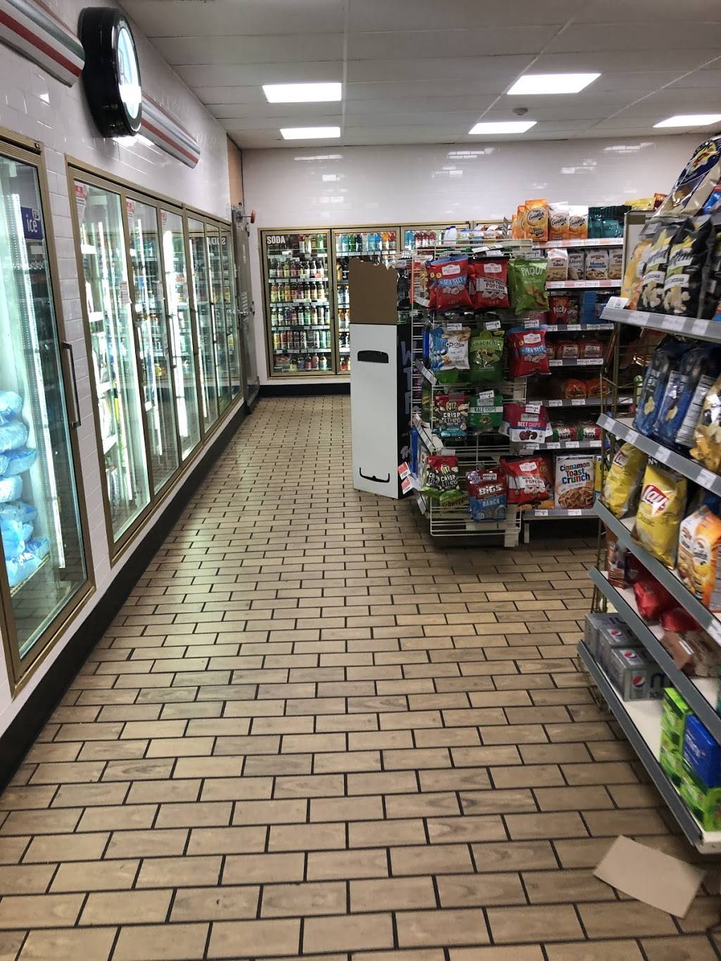 7-Eleven | bakery | 190 N Central Ave, Valley Stream, NY 11580, USA | 5168250471 OR +1 516-825-0471