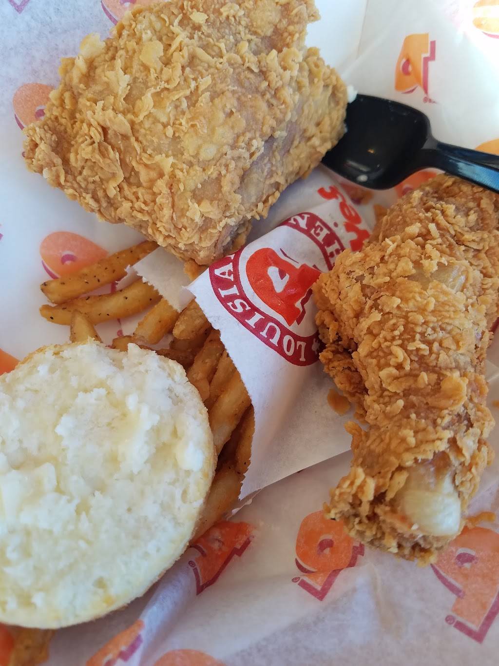 Popeyes Louisiana Kitchen | restaurant | 1064 W Highland Ave, San Bernardino, CA 92405, USA | 9098818400 OR +1 909-881-8400