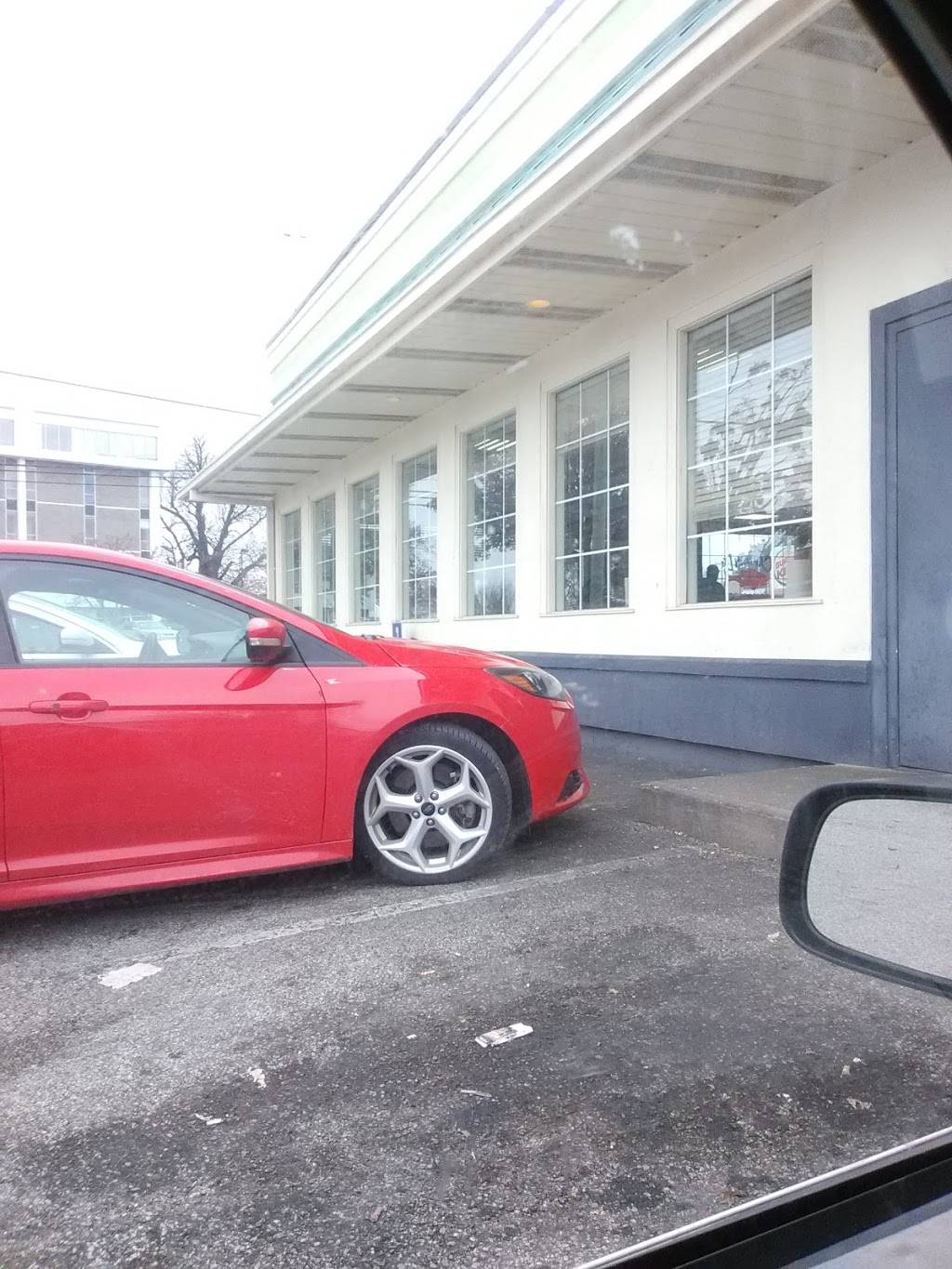 Captain Ds | restaurant | 3937 Dixie Hwy, Louisville, KY 40216, USA | 5024474582 OR +1 502-447-4582