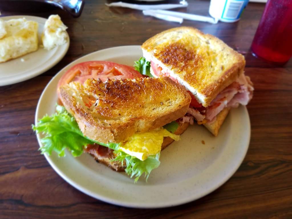 Mitchells Restaurant | restaurant | 6957, 1400 N Cocoa Blvd, Cocoa, FL 32922, USA | 3213382909 OR +1 321-338-2909