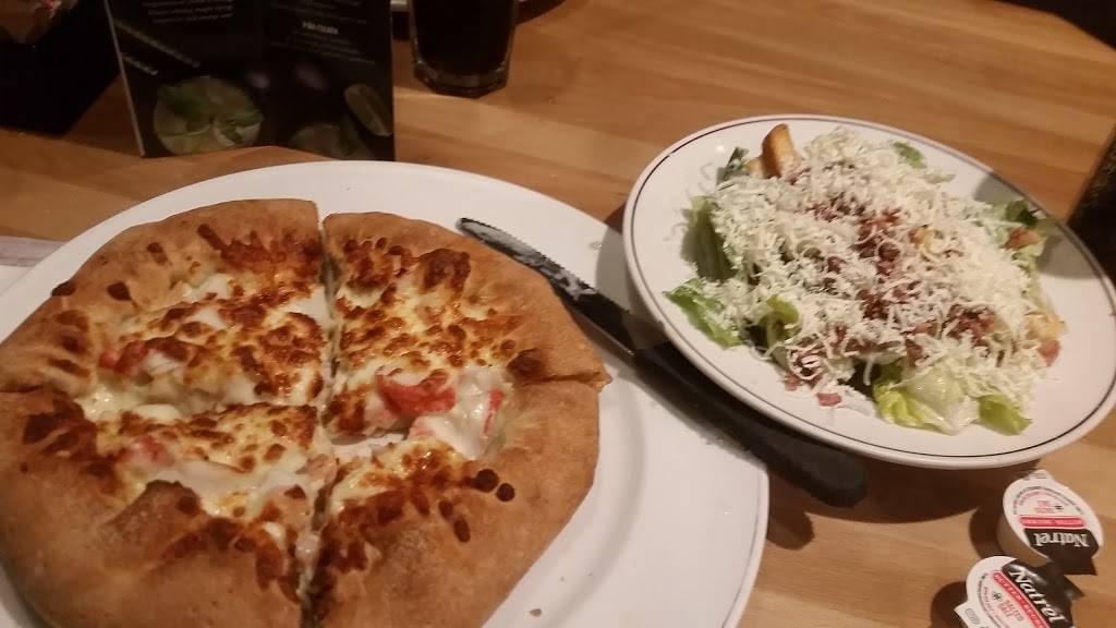 Mikes Terrebonne | restaurant | 1115 Boulevard des Seigneurs, Terrebonne, QC J6W 1V2, Canada | 4509613030 OR +1 450-961-3030