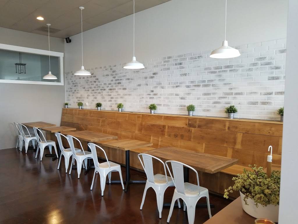 EatandEvolve Bistro | restaurant | 5832 N Knoxville Ave suite k, Peoria, IL 61614, USA | 3099664767 OR +1 309-966-4767