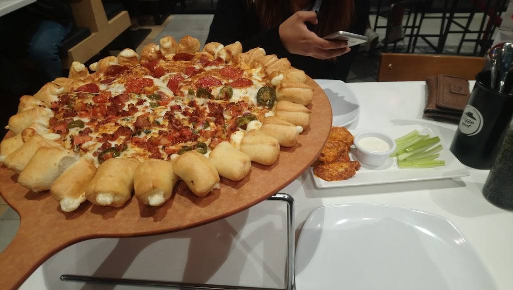 Pizza Hut | restaurant | Blvd. Agua Caliente 17110, Aviacion, 22014 Tijuana, B.C., Mexico | 016611189698 OR +52 661 118 9698