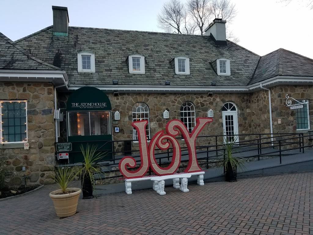 The Stone House at Clove Lakes | restaurant | 1150 Clove Rd, Staten Island, NY 10301, USA | 7184423600 OR +1 718-442-3600