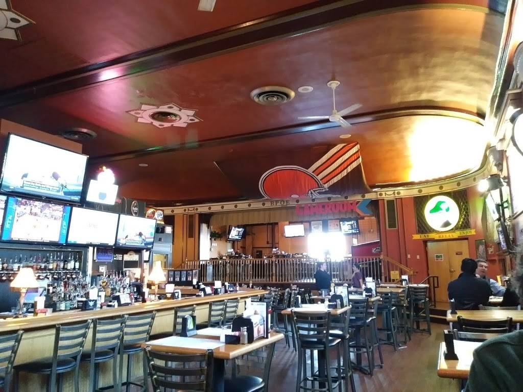 Winking Lizard Tavern | restaurant | 14018 Detroit Ave, Lakewood, OH 44107, USA | 2162266693 OR +1 216-226-6693