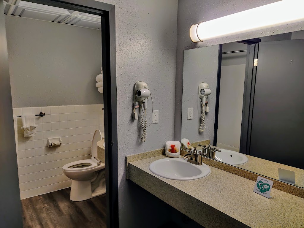 Terrace Bay Hotel | cafe | 7146 P Rd, Gladstone, MI 49837, USA | 9067867554 OR +1 906-786-7554