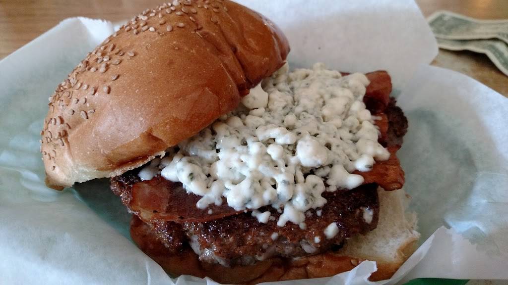 Between the Greens | restaurant | 3315 County Rd I, Saukville, WI 53080, USA | 2622849808 OR +1 262-284-9808