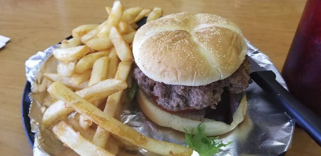 Mighty Wing Shop | restaurant | 20131 Greenfield Rd, Detroit, MI 48235, USA | 3132702976 OR +1 313-270-2976